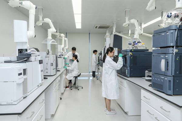 氧化镁粉末如何提升橡胶制品的耐热性？